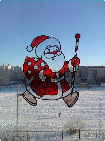 Дед Мороз на окне гуашью