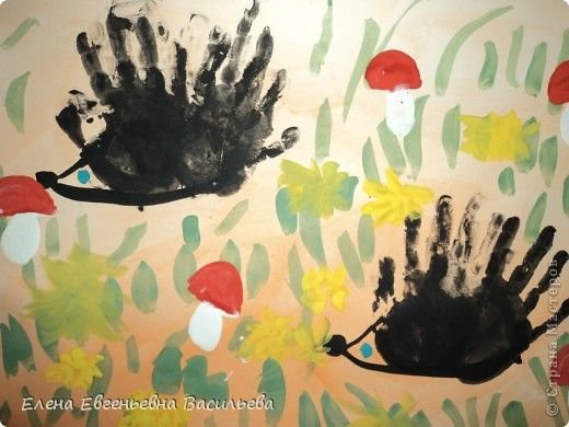 Ежик из ладошки рисование