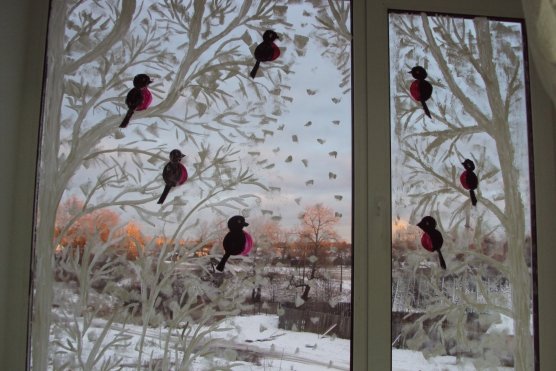 Украшение окон Снегири