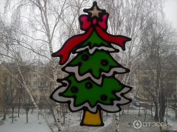 Елка на окне гуашью