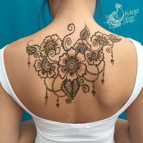 Тату хной на спине