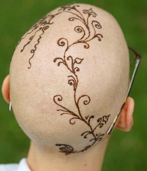 Хна на лысой голове