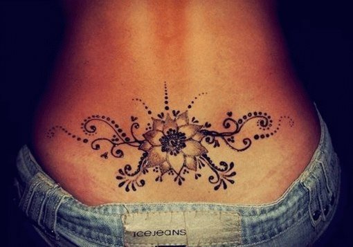 Тату хной на пояснице для девушек