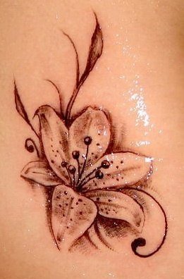 Тату Лилия на животе