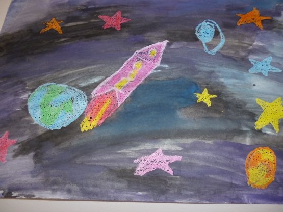 Рисование космос в старшей группе восковыми мелками