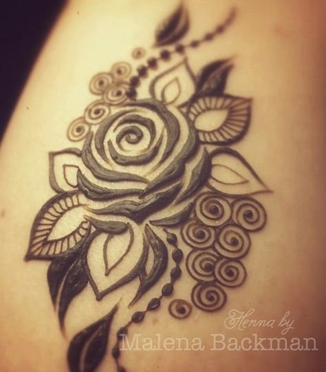 Тату хной роза