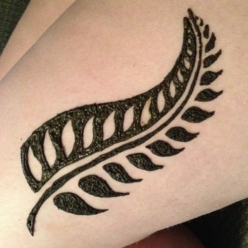 Мехенди на ноге легкие перо