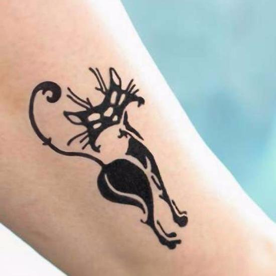 Тату хной кошка