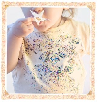 Декор футболки восковыми мелками