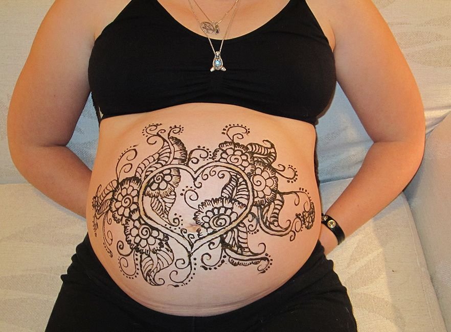 Тату беременности можно. Мехенди на животе беременной. Рисование хной на беременном животе. Мехенди на не беременном животе. Живот рисунок.
