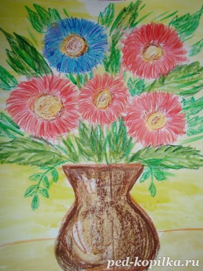 Ваза с цветами восковыми мелками