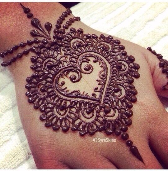 Тату хной сердце