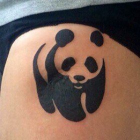 Тату Панда на бедре для девушек