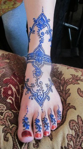 Синяя хна на руке