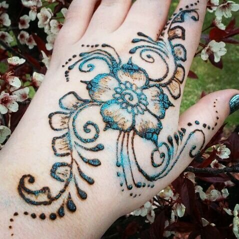 Мехенди голубой хной
