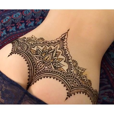 Мехенди на пояснице женские