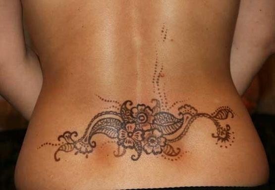 Мехенди на пояснице и спине