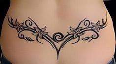 Кельтский узор на копчике у девушки