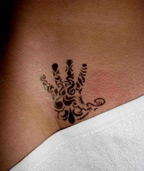 Тату бабочки на животе