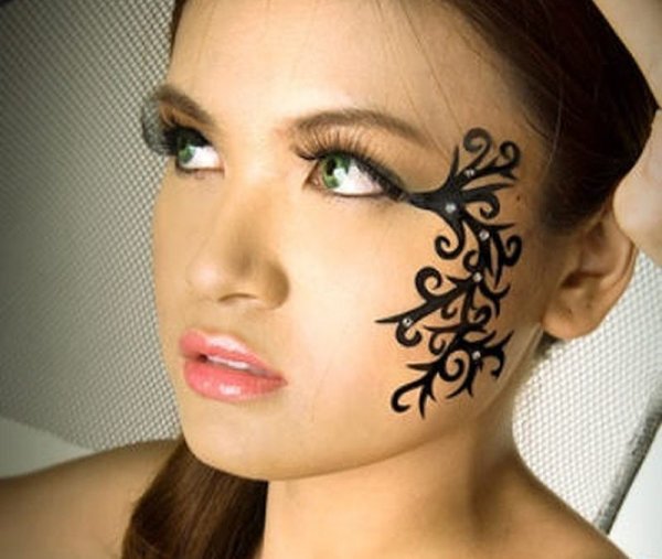 Белая хна на руке