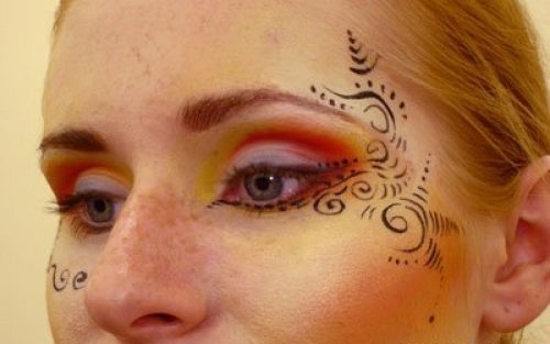 Рисунки белой хной на лице (49 фото)