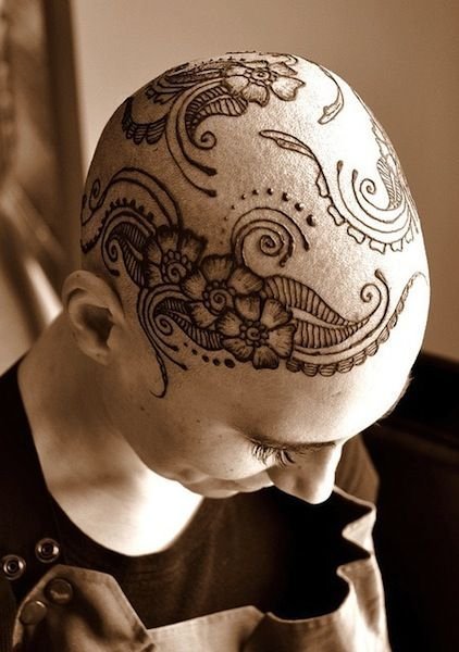 Мехенди на лысой голове