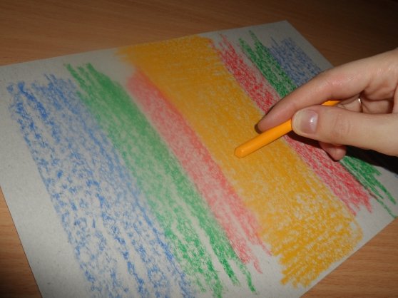 Рисование восковыми мелками на бумаге для детей
