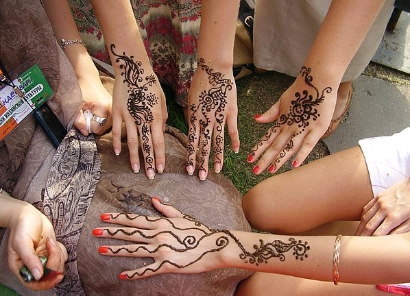 Нанесение мехенди