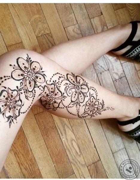 Тату хной на всю ногу