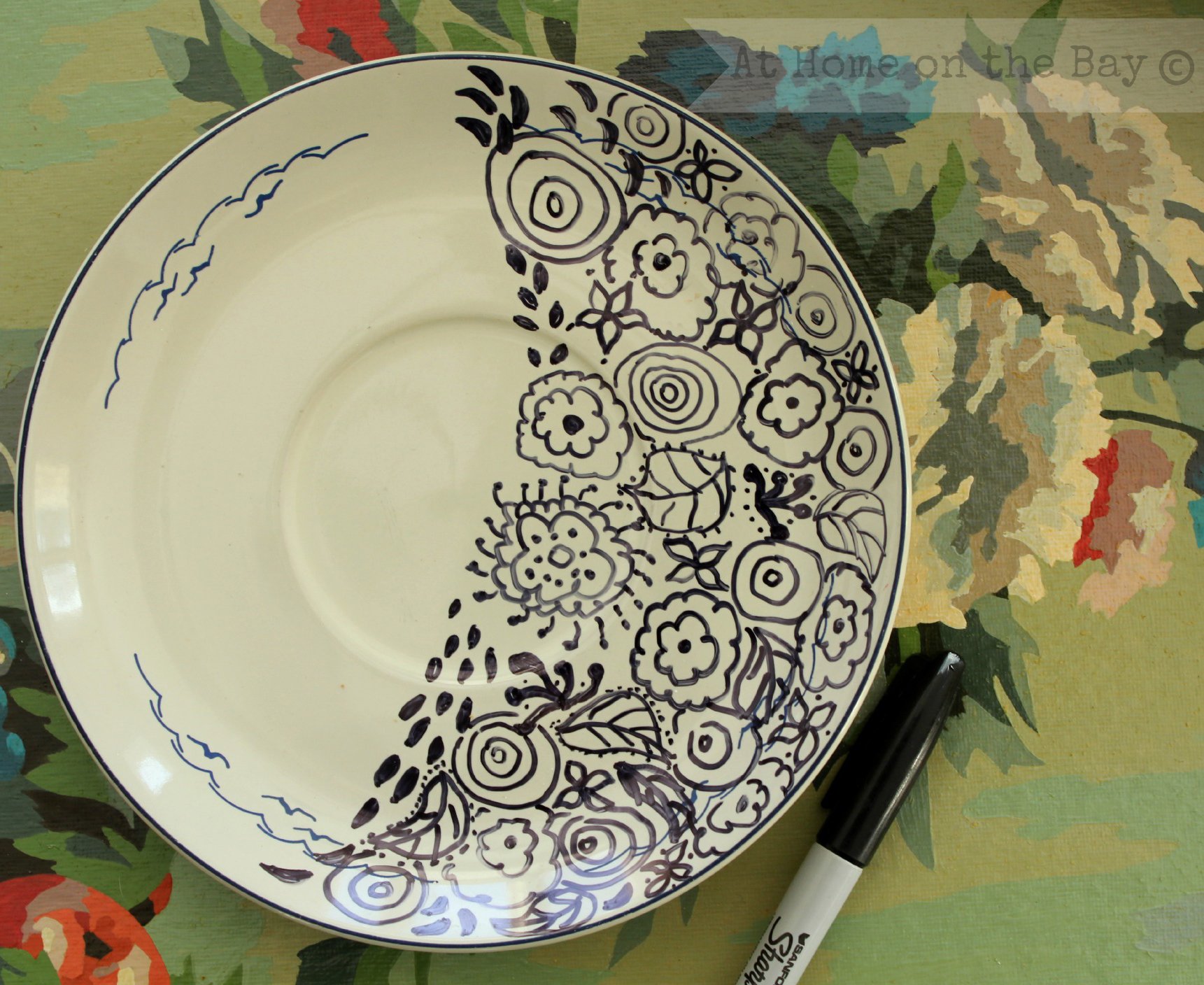 Роспись тарелки фломастерами