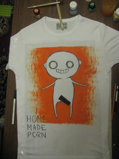 Рисунок маркером на футболке