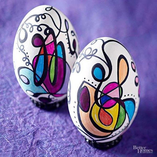 Разрисовать яйца маркером