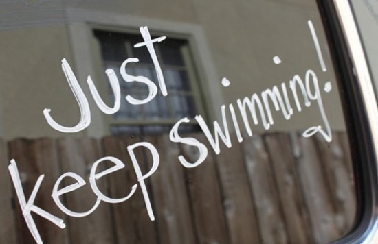 Надпись маркером на стекле