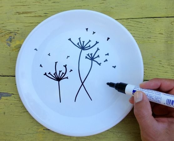Роспись тарелки фломастерами