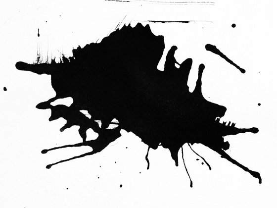 Клякса на листе бумаги