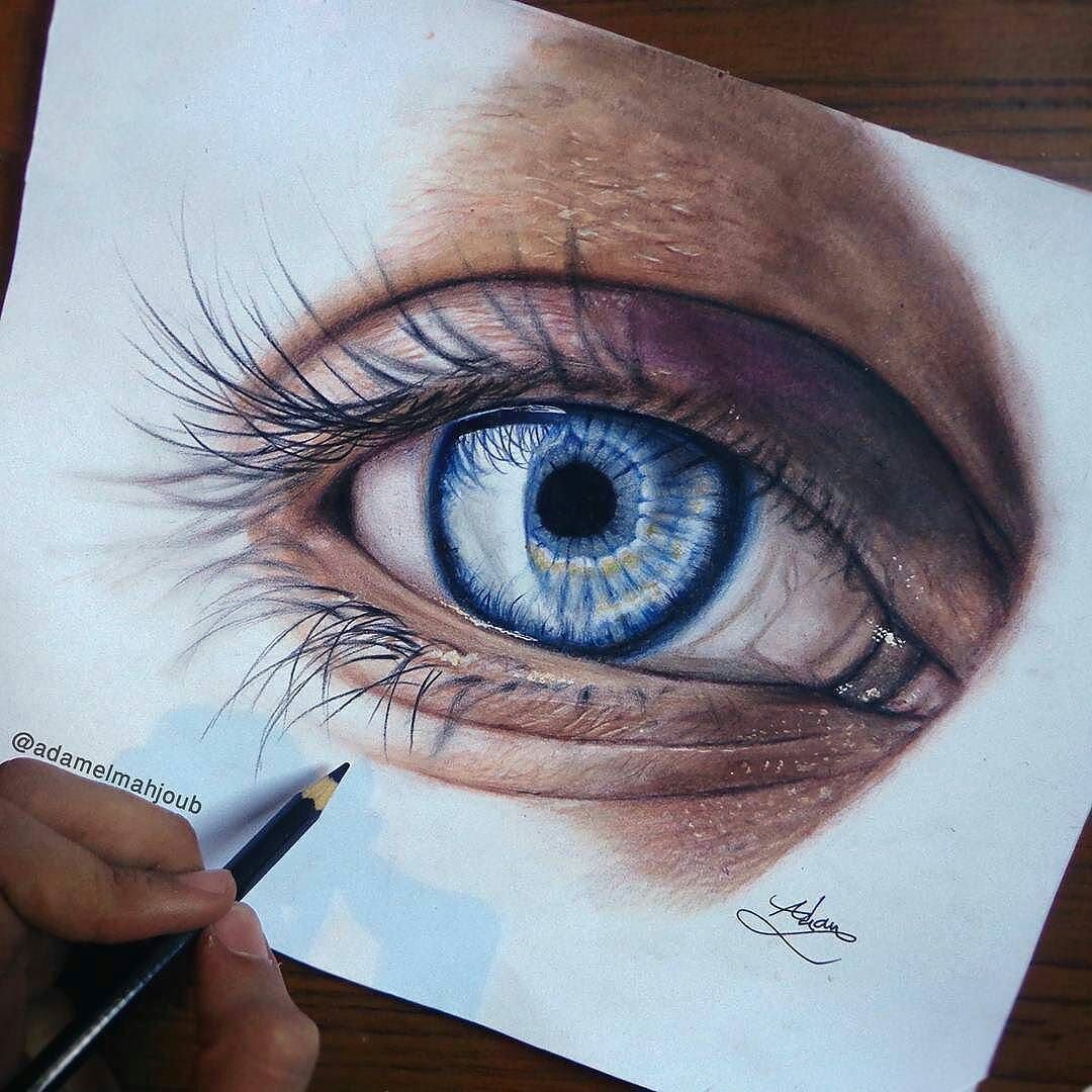 Глаз нарисованный ручкой