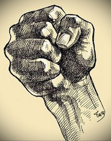 Рука сжатая в кулак