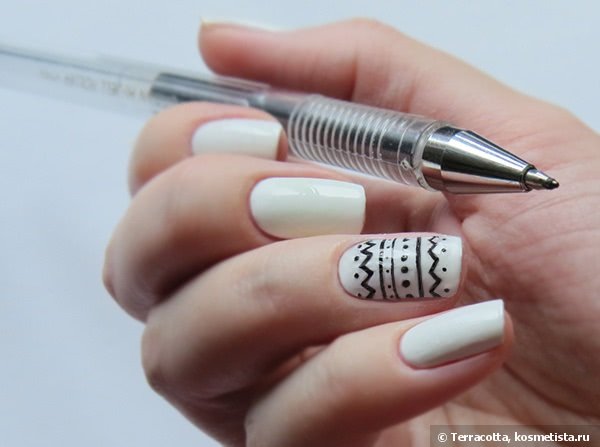 Рисунки на ногтях черно белые