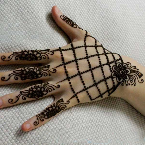 Гелевой ручкой на руке