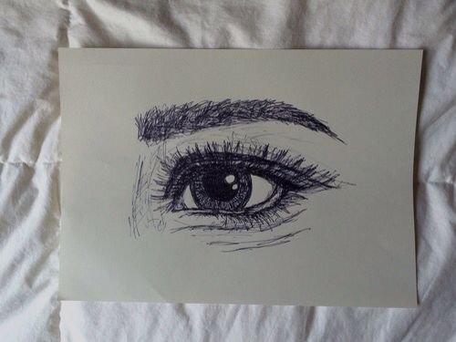Рисунок чёрной гелевой ручкой глаз