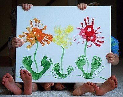 Открытка из отпечатков ладошек