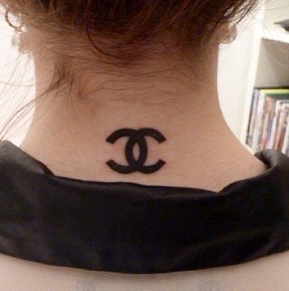 Тату на шею легкая