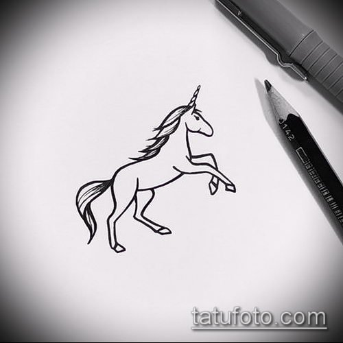 Единорог черной ручкой