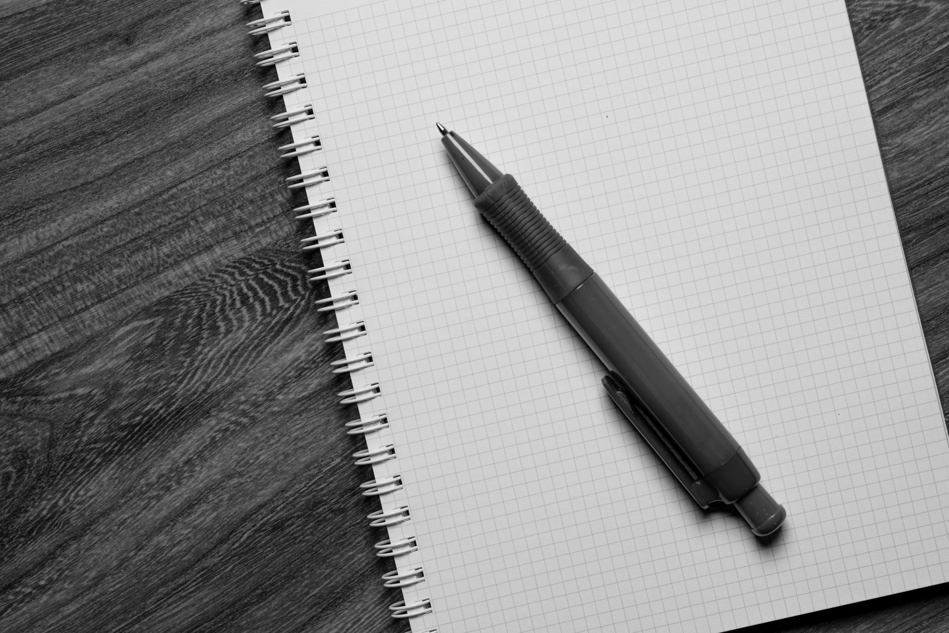 Pen note. Блокнот. Блокнот с ручкой и карандашом. Фон блокнот. Блокноты ручки тетради.