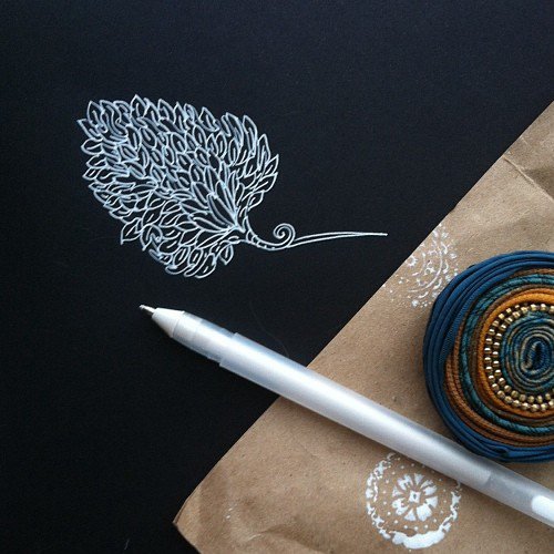 Рисование на черной бумаге белой ручкой