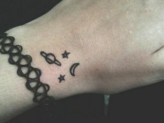 Тату ручкой на запястье