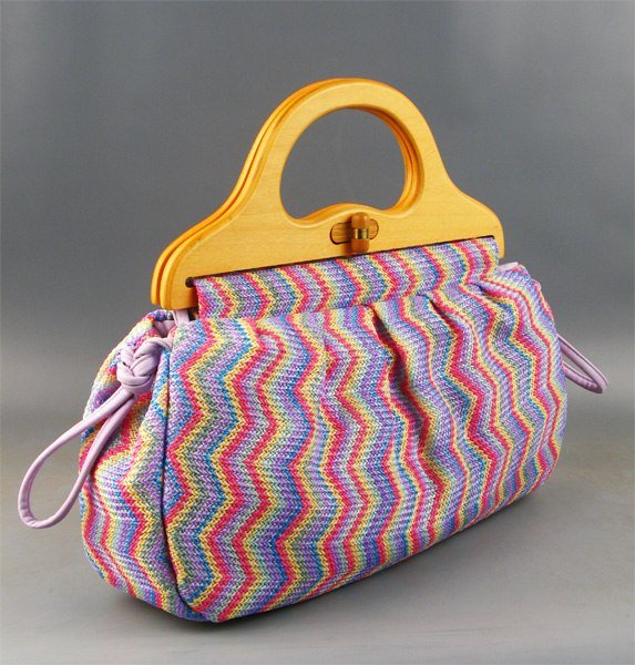 Яркие сумки с деревянной ручкой