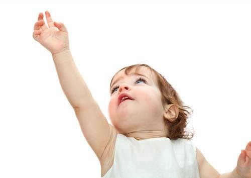 Взрослый с ребенком на руках раскраска