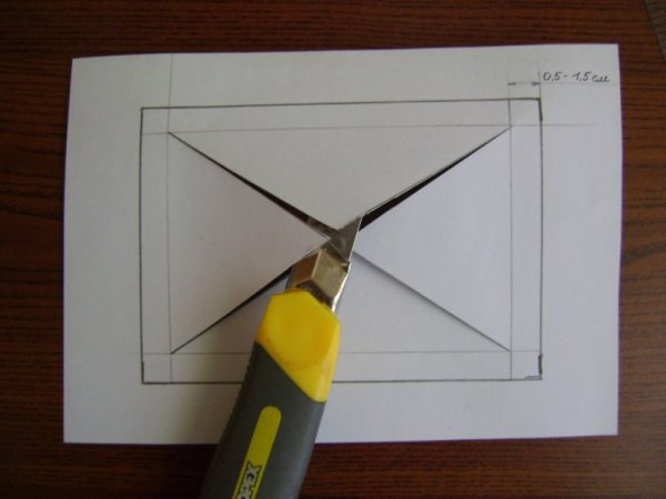 Бумажное паспарту для рисунка