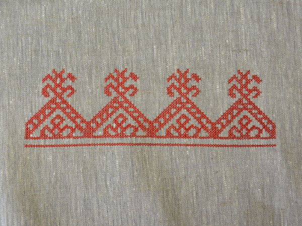 Полотенце по мотивам народной вышивки